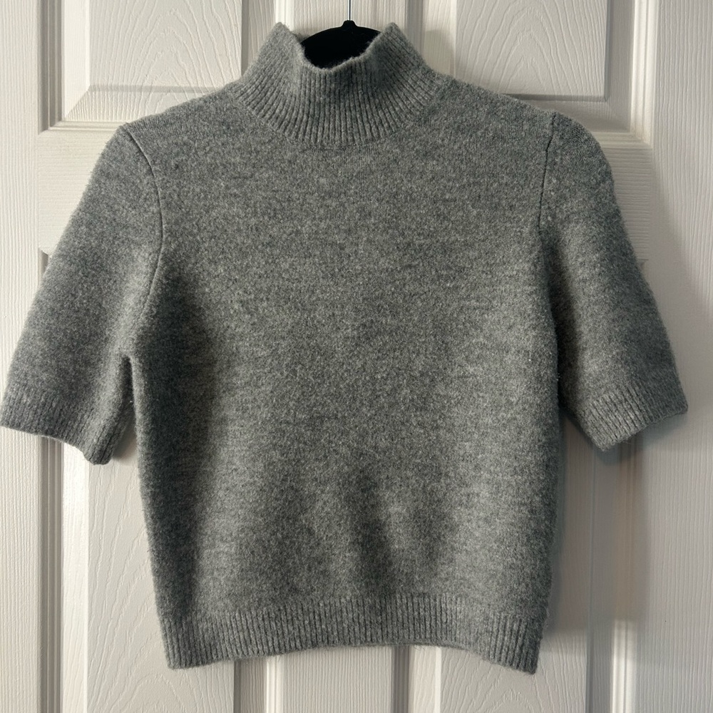Zara turtle neck top size smalll